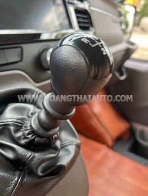 Xe Ford Transit Tiêu chuẩn 2023