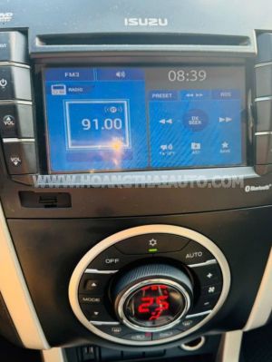 Xe Isuzu MU-X 3.0 4X2 AT 2017