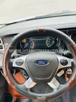 Xe Ford Transit Tiêu chuẩn 2023