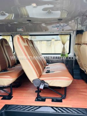 Xe Ford Transit Tiêu chuẩn 2023