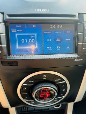 Xe Isuzu MU-X 3.0 4X2 AT 2017