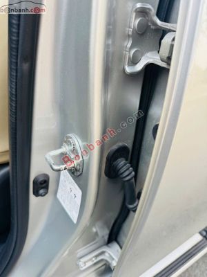 Xe Mitsubishi Triton  2016