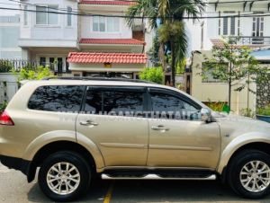 Xe Mitsubishi Pajero Sport G 4x2 AT 2015