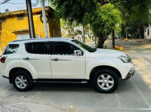 Xe Isuzu MU-X 3.0 4X2 AT 2017