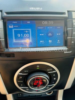 Xe Isuzu MU-X 3.0 4X2 AT 2017